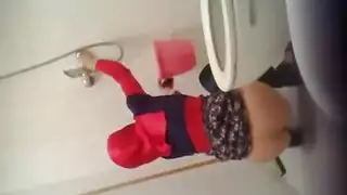 ينك خالته في الحمام وهي مش رضي وتدخال بنت خالته