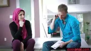 فتاة محجبة تختار الشرجي لإنهاء فوضوي