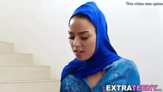 ثلاث قذفات على الوجه وعملية مص عميق إكس إكس إكس