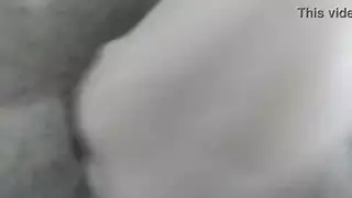 حركة محجبة صريحة: تنقع فرجها الضيق لمشاهدي كاميرا الويب