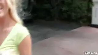 أفضل صديقة تزورني من أجل ضرب سريع في مهبلها