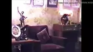 من الكس تبكي