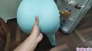 زوج أبي يشارك مؤخرتي الضيقة مع نجم إباحي ذو قضيب كبير