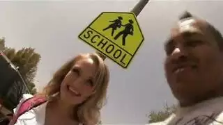 كريمها الحلو يملء حمام الحليب